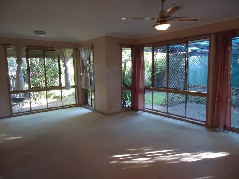 11 Desert Willow Way, Fitzgibbon QLD 4018