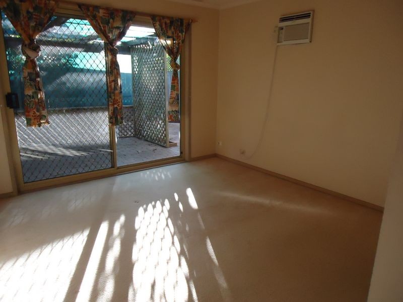 11 Desert Willow Way, Fitzgibbon QLD 4018