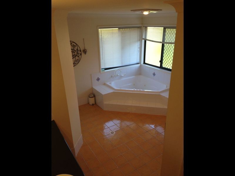 2 Meranti Court, Albany Creek QLD 4035