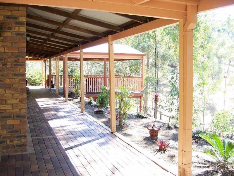 18 Albion Road, Eatons Hill QLD 4037