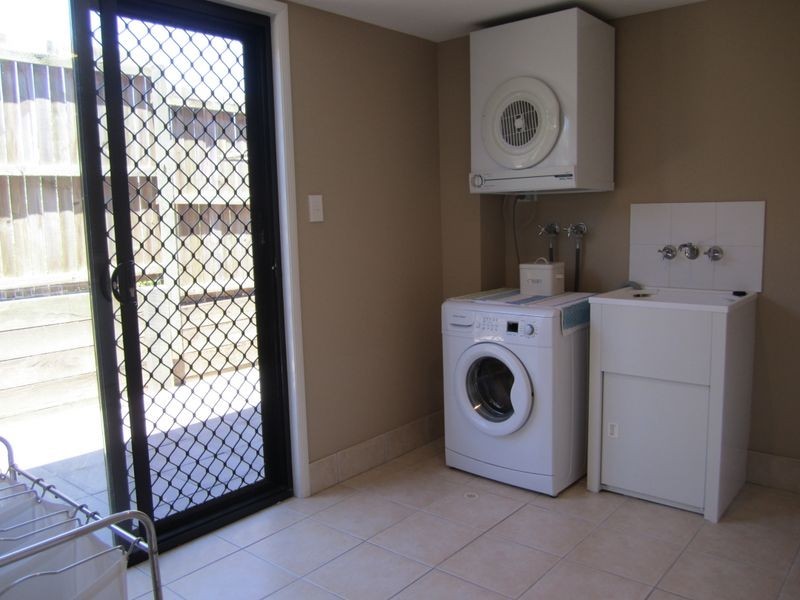 11 Alberic Court, Eatons Hill QLD 4037