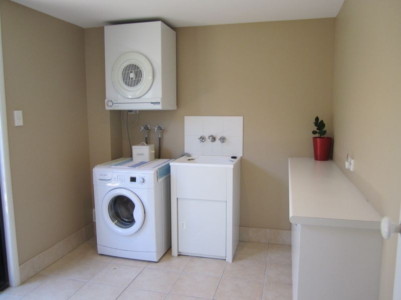 11 Alberic Court, Eatons Hill QLD 4037