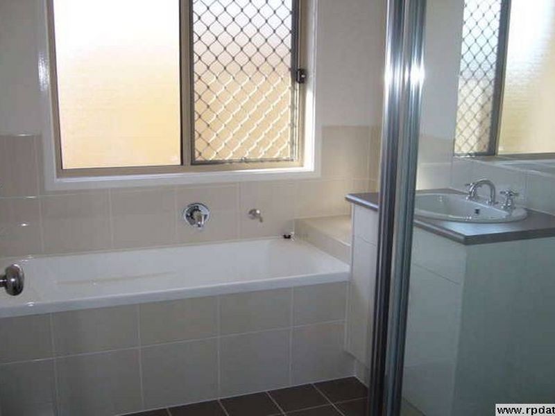 8 Maclean, Fitzgibbon QLD 4018