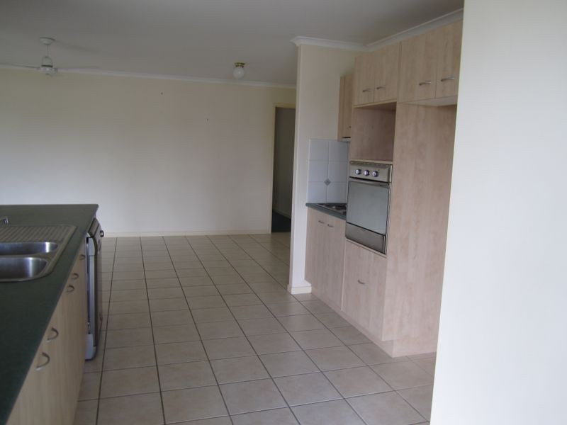 5 Emanual Court, Eatons Hill QLD 4037