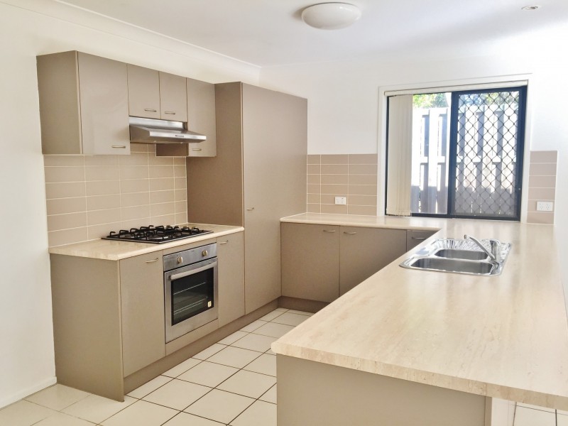 4 Waratah Court, Kallangur QLD 4503