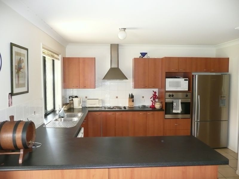 2 Meranti Court, Albany Creek QLD 4035