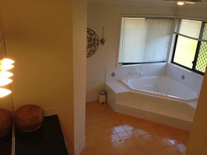 2 Meranti Court, Albany Creek QLD 4035