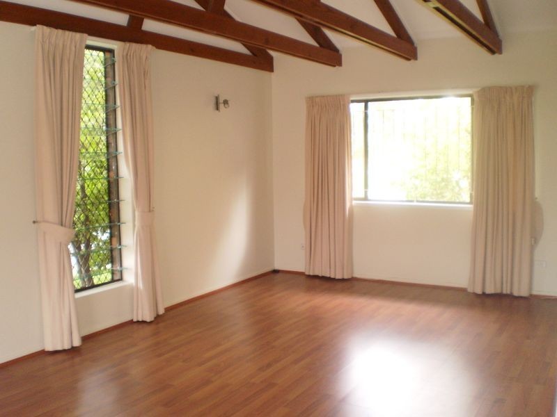 10 Whites Road, Chermside West QLD 4032