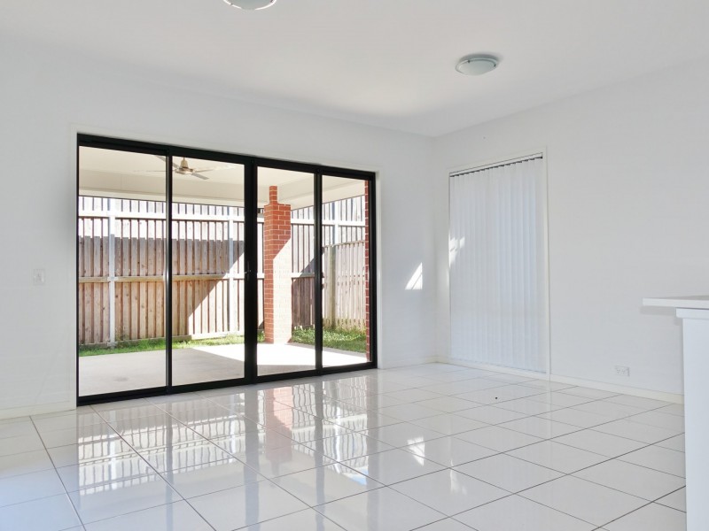 52 Merimbula Crescent, Fitzgibbon QLD 4018