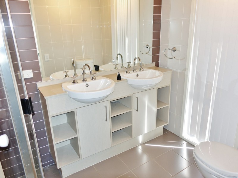 52 Merimbula Crescent, Fitzgibbon QLD 4018