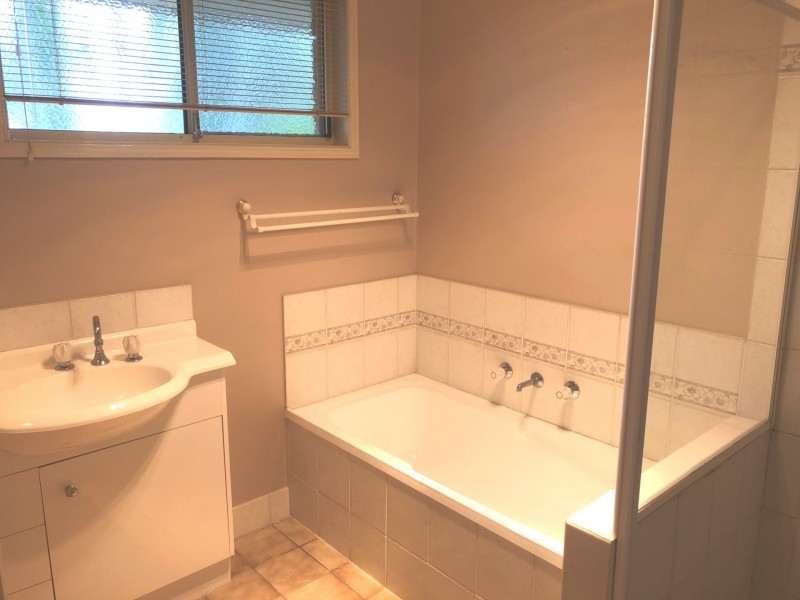 1 Azalea Crescent, Fitzgibbon QLD 4018