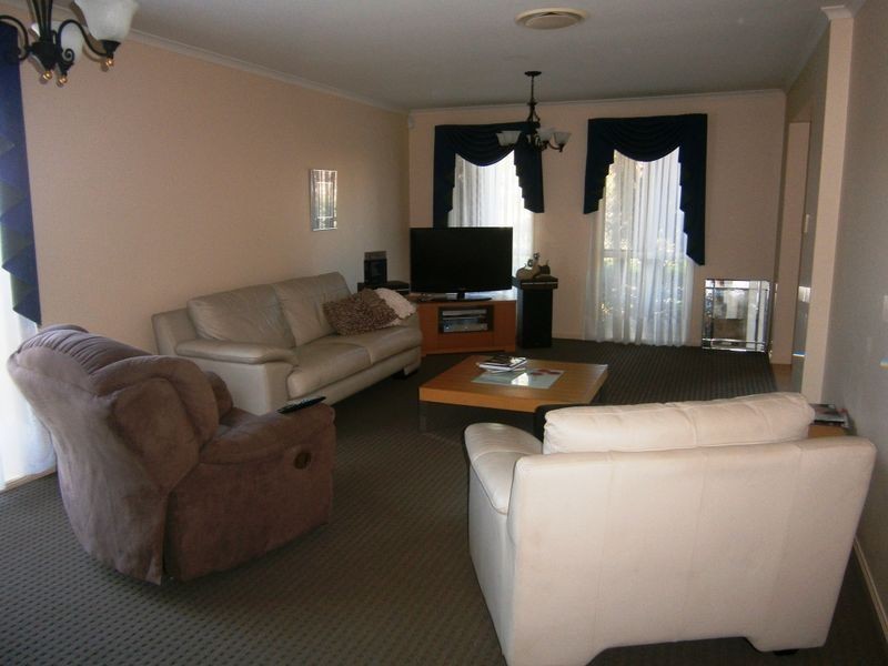 2 Glendore Court, Eatons Hill QLD 4037