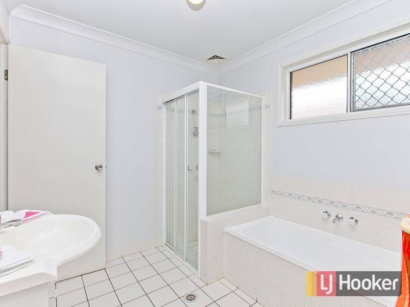 40 Rose Crescent, Fitzgibbon QLD 4018