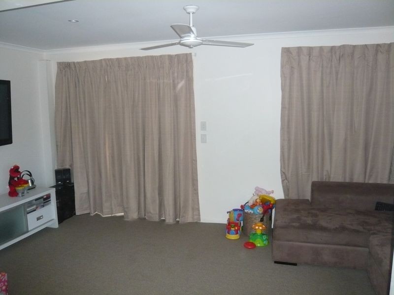 17 Desert Willow Way, Fitzgibbon QLD 4018