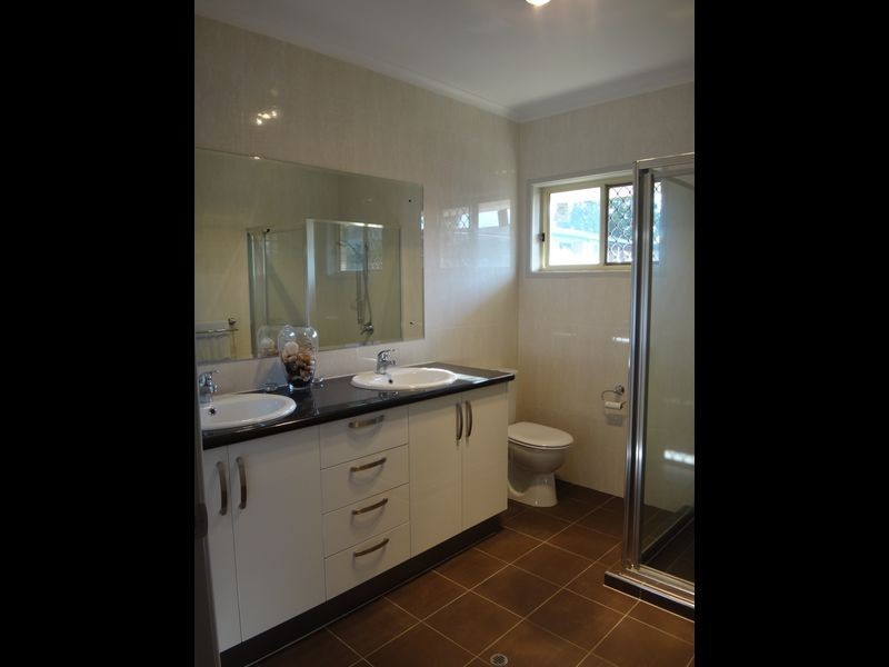 10 Leeside Street, Aspley QLD 4034