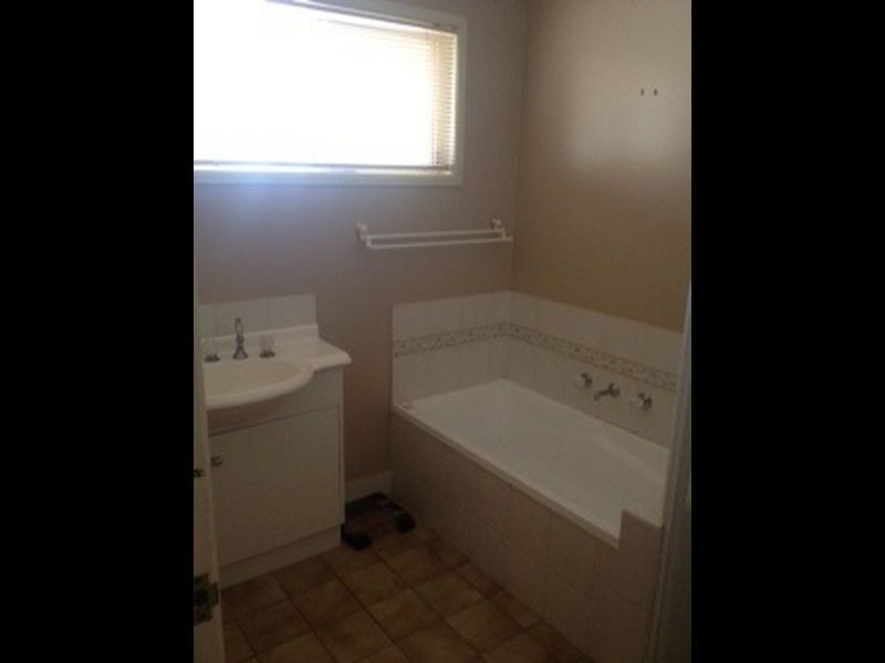 1 Azalea Crescent, Fitzgibbon QLD 4018