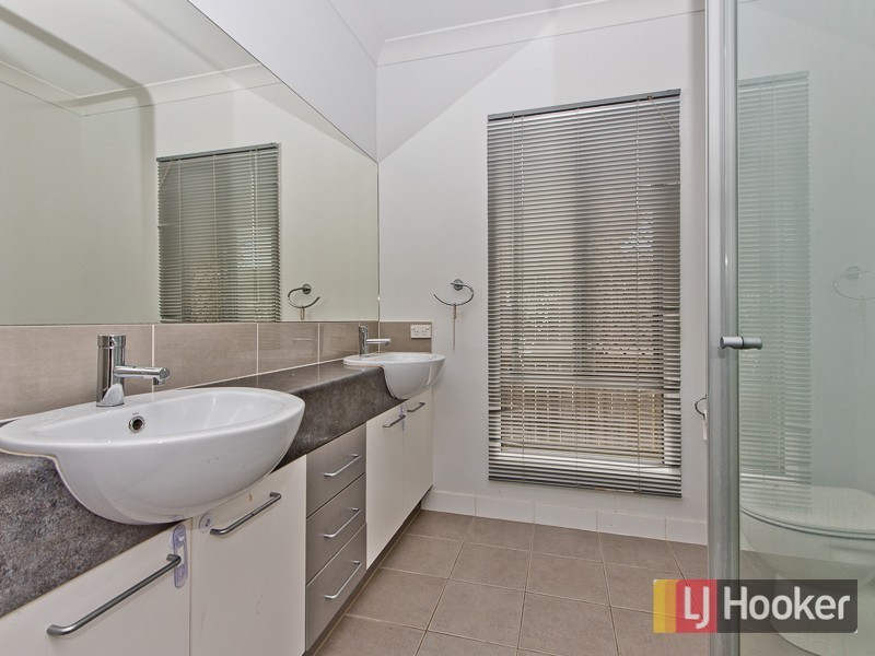 18 Castlewellan Circuit, Warner QLD 4500