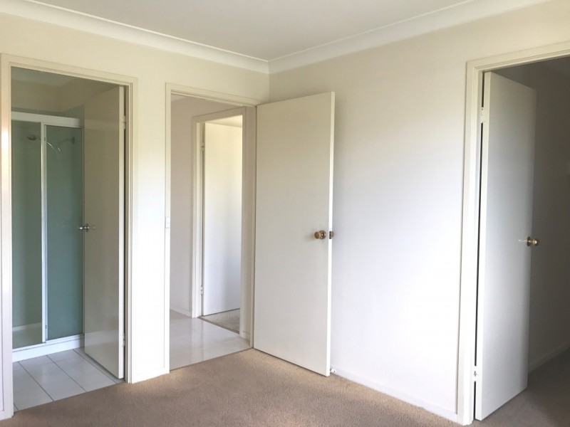 32 Silkyoak Cct, Fitzgibbon QLD 4018