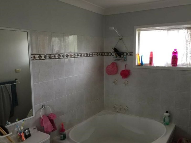 11 Caradon Street, Albany Creek QLD 4035