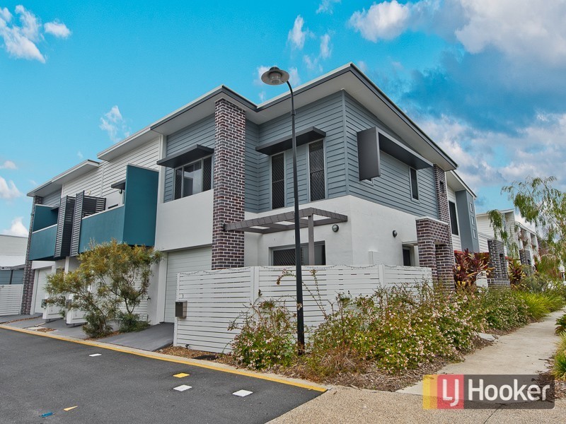 1 Broadwater Lane, Fitzgibbon QLD 4018