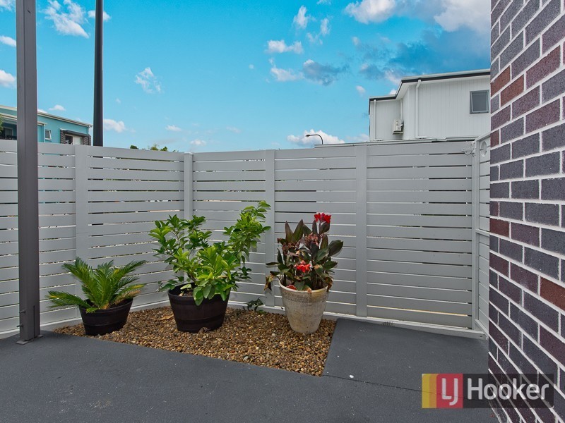 1 Broadwater Lane, Fitzgibbon QLD 4018