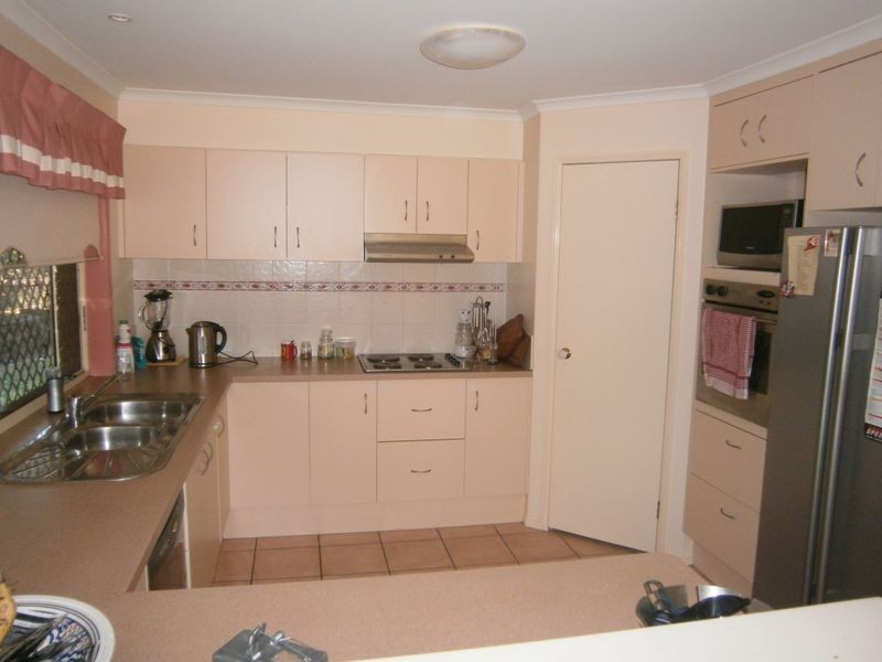 2 Glendore Court, Eatons Hill QLD 4037