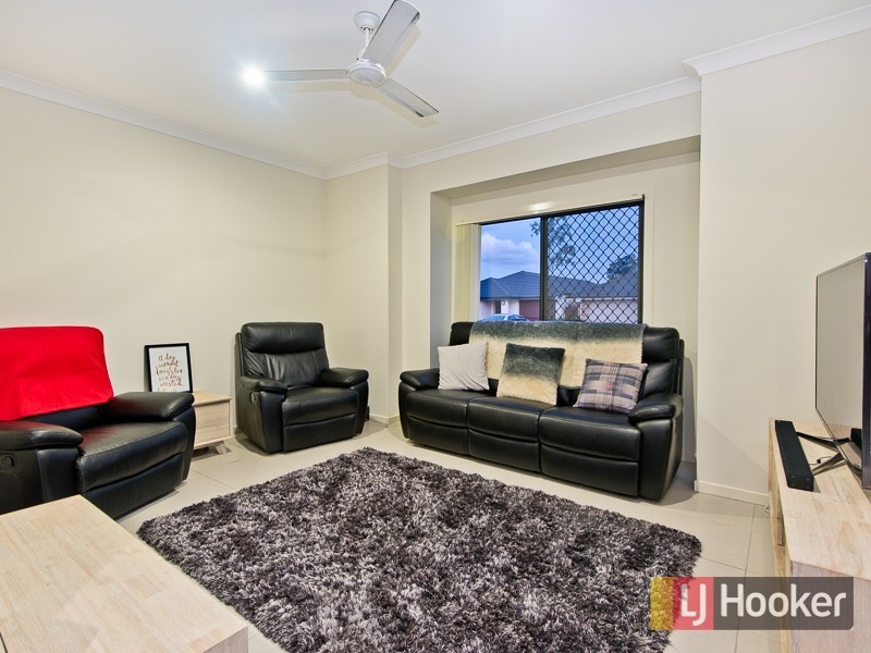 22 Blue Mountains Crescent, Fitzgibbon QLD 4018