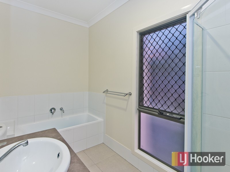 22 Blue Mountains Crescent, Fitzgibbon QLD 4018