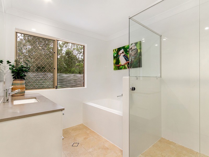 75 Cambridge Crescent, Fitzgibbon QLD 4018