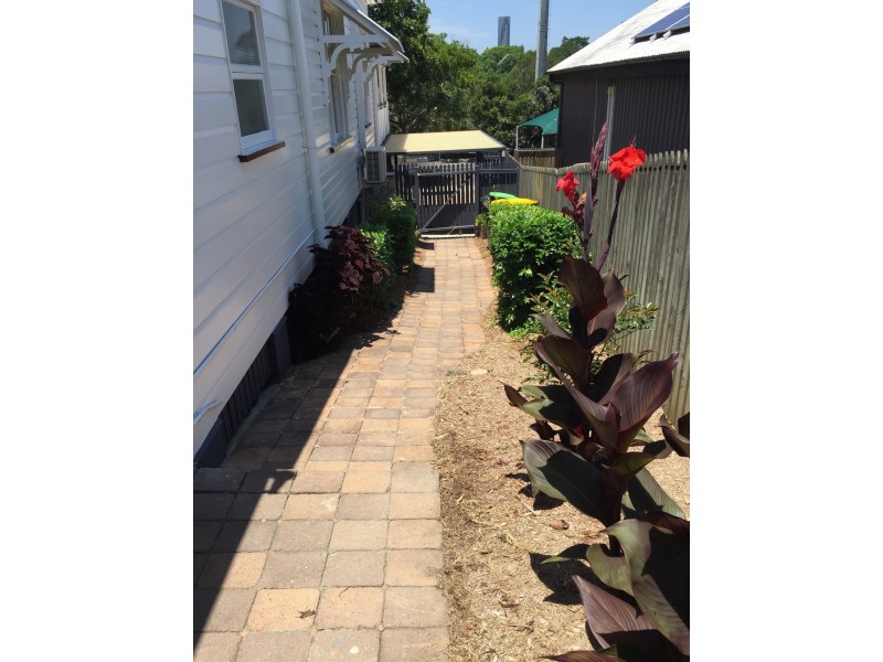 2 Lower Clifton Terrace, Red Hill QLD 4059