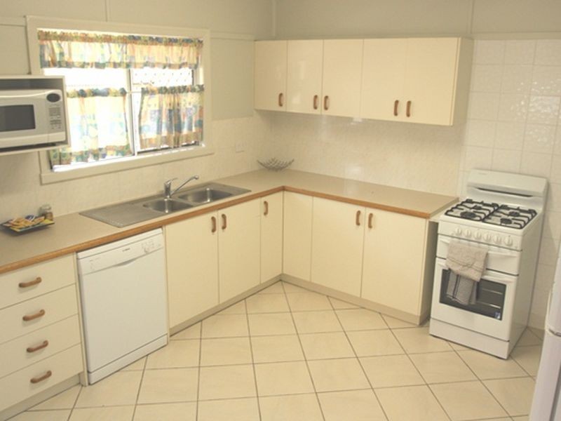 25 Fourteenth Avenue, Sandgate QLD 4017