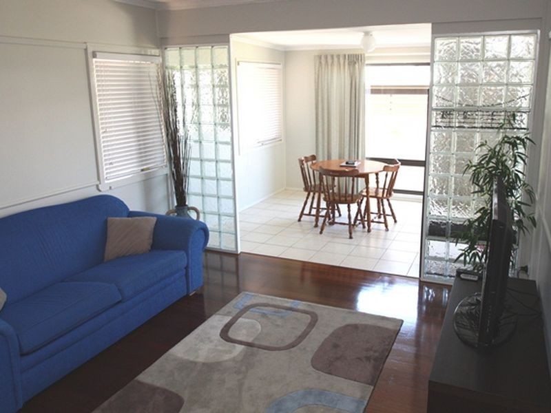 25 Fourteenth Avenue, Sandgate QLD 4017