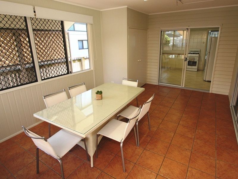 25 Fourteenth Avenue, Sandgate QLD 4017