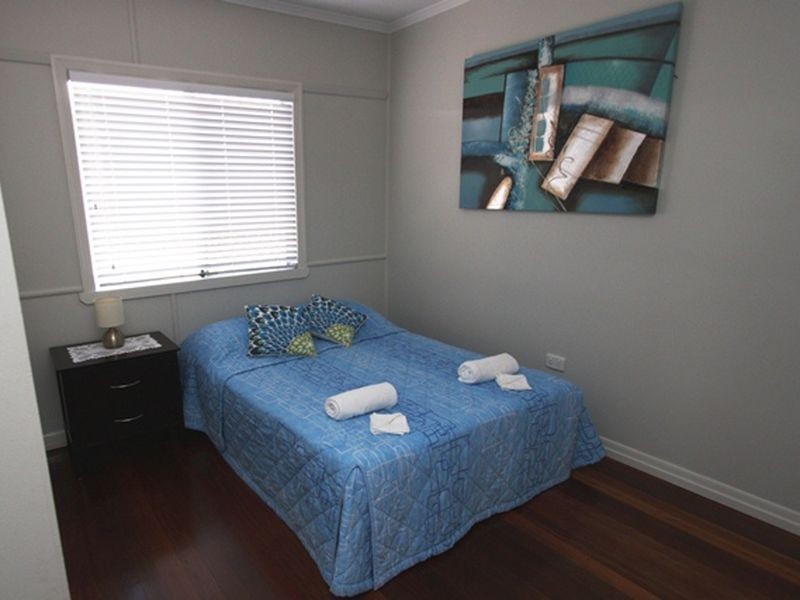 25 Fourteenth Avenue, Sandgate QLD 4017