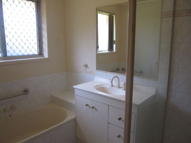 25 Manitoba Place, Wavell Heights QLD 4012