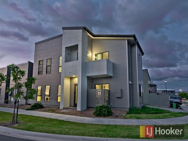 22 Blue Mountains Crescent, Fitzgibbon QLD 4018