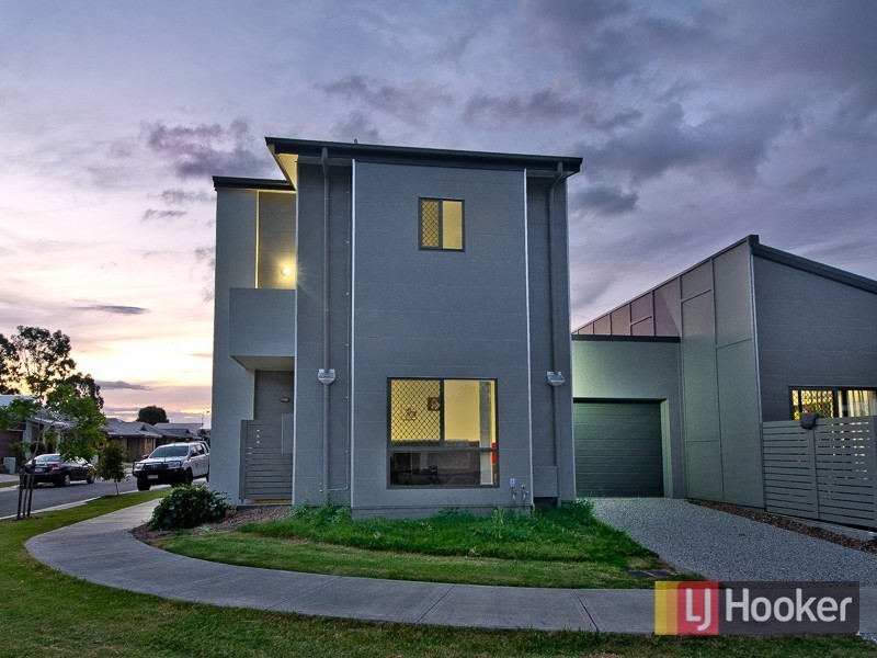 22 Blue Mountains Crescent, Fitzgibbon QLD 4018