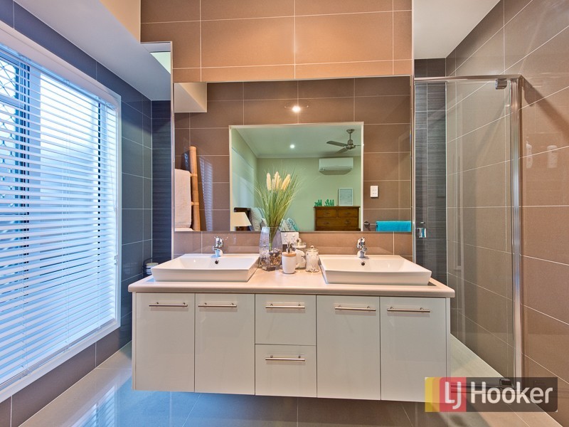 7 Hinton Crescent, Mango Hill QLD 4509