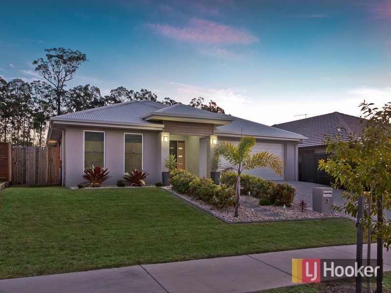 7 Hinton Crescent, Mango Hill QLD 4509