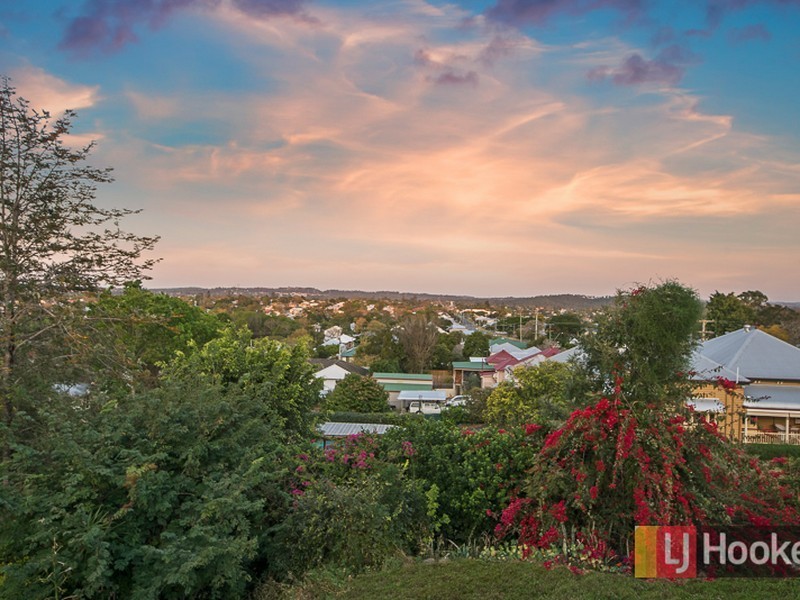 62 Chermside Road, Newtown QLD 4305