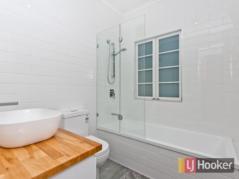 62 Chermside Road, Newtown QLD 4305