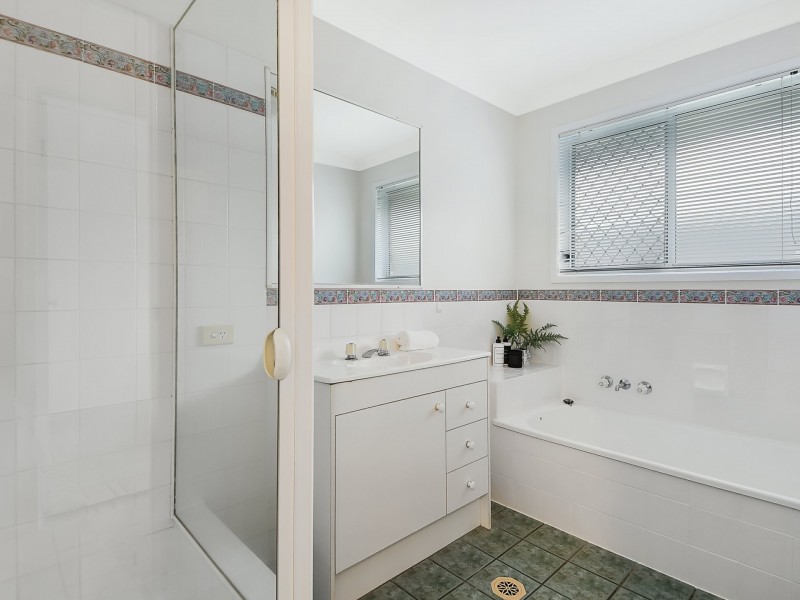 11 Morgan Road, Albany Creek QLD 4035