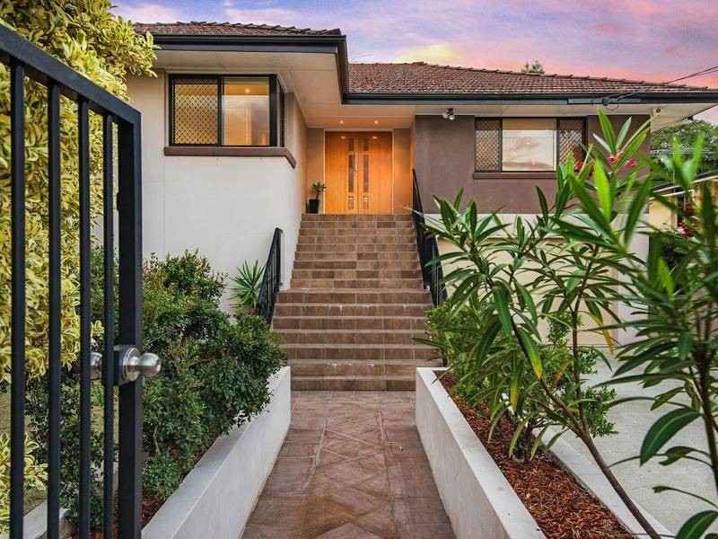 21 Eastbourne Street, Chermside West QLD 4032