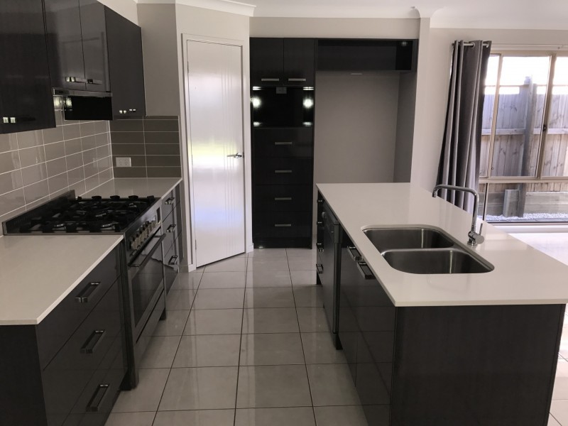 19 Nullarbor Circuit, North Lakes QLD 4509