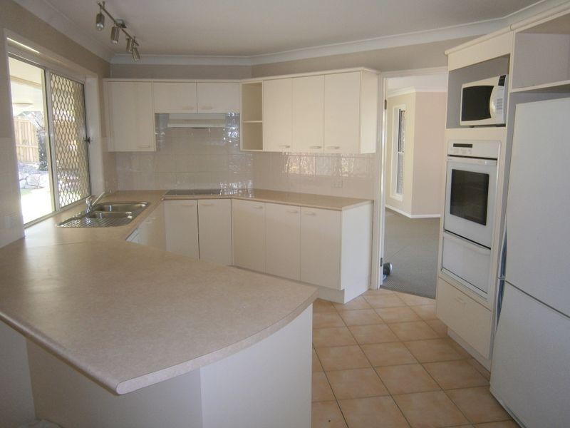 4 Brandy Court, Eatons Hill QLD 4037