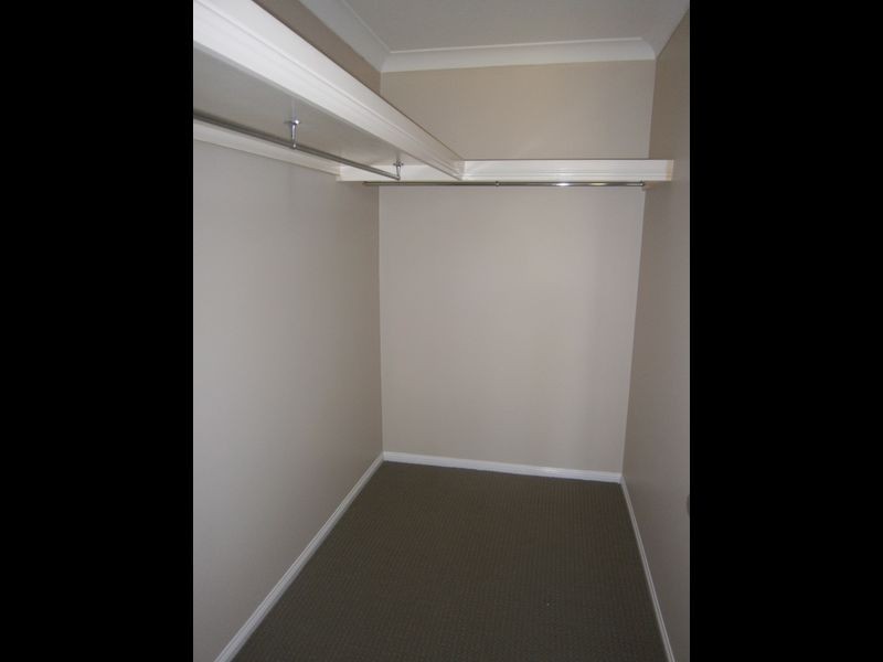 4 Brandy Court, Eatons Hill QLD 4037