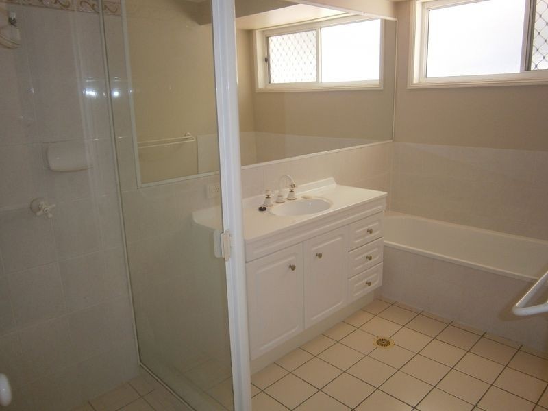 4 Brandy Court, Eatons Hill QLD 4037