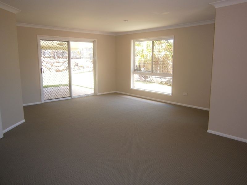 4 Brandy Court, Eatons Hill QLD 4037