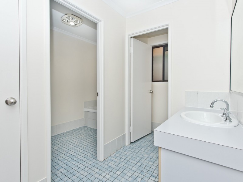 42 Leonarda Drive, Ferny Hills QLD 4055