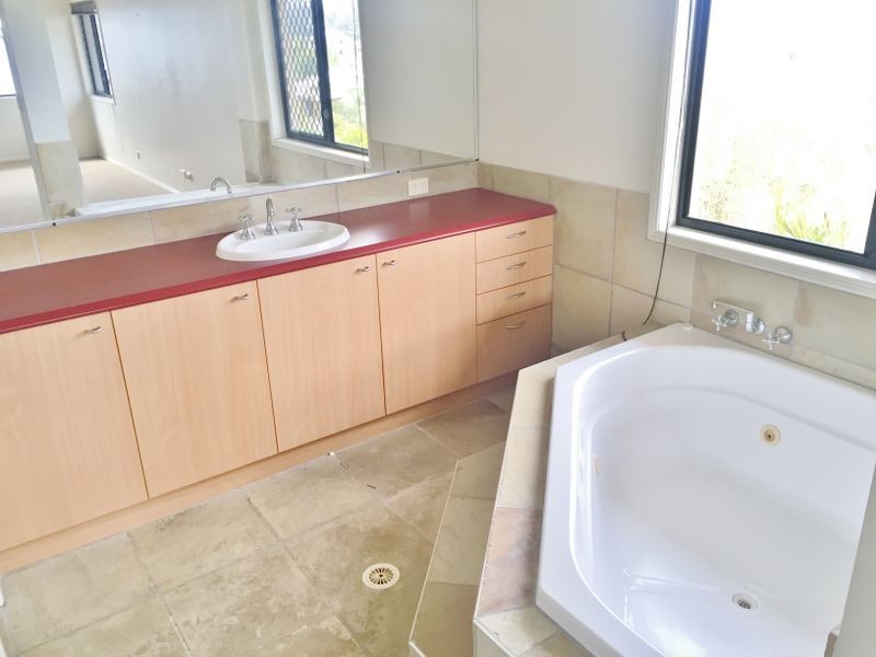 31 Valencia Court, Eatons Hill QLD 4037